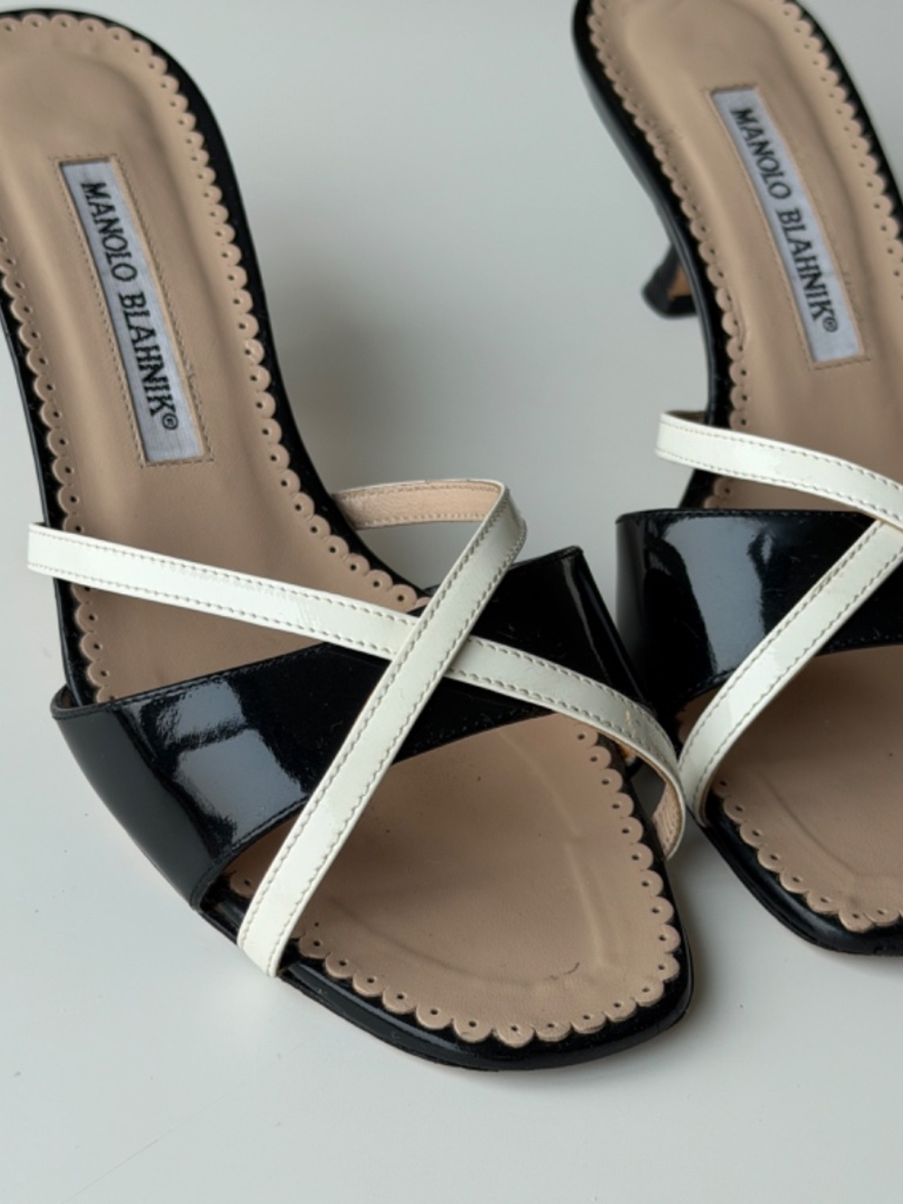 Vintage Manolo Blahnik black & white patent leather mule sandals, IT 36, ~US 5.5 - Picture 7 of 12